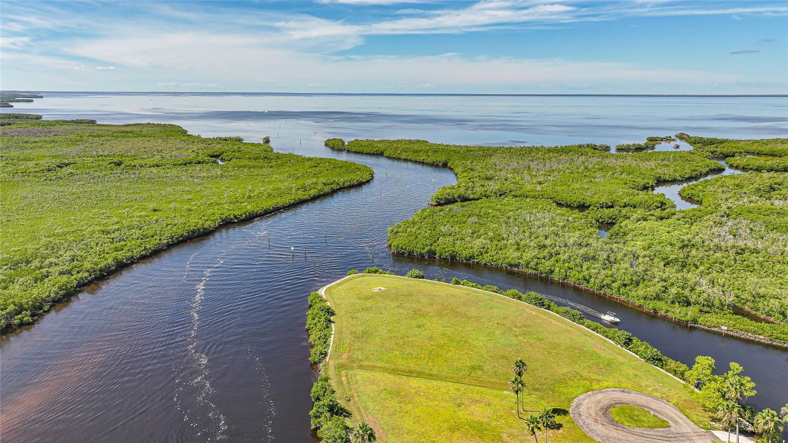SEAMANS POINT - Land