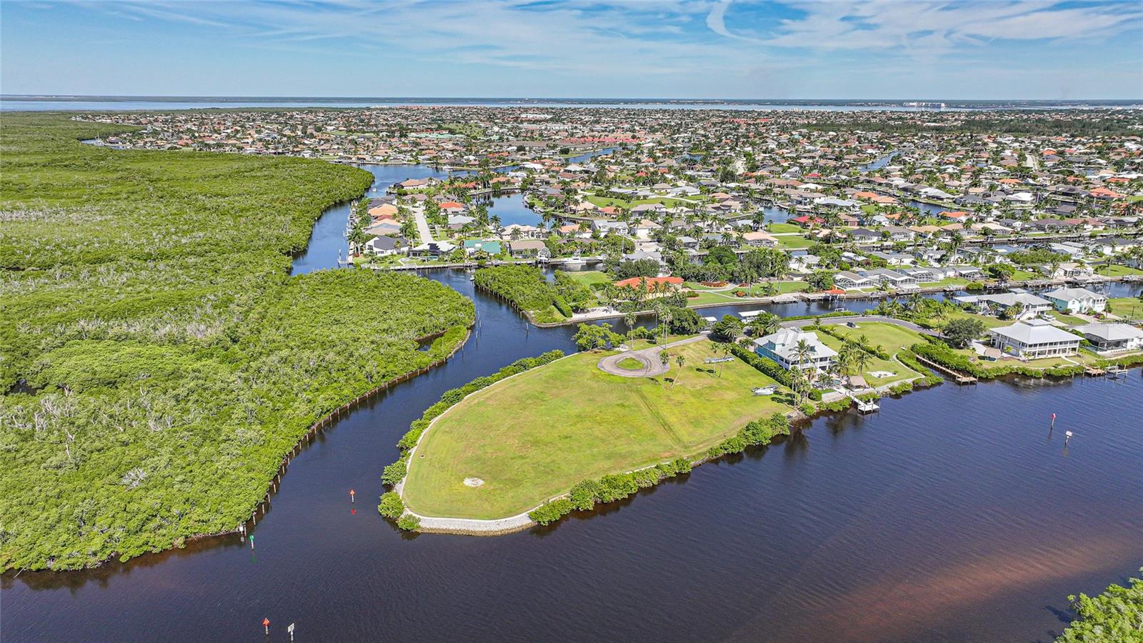 SEAMANS POINT - Land