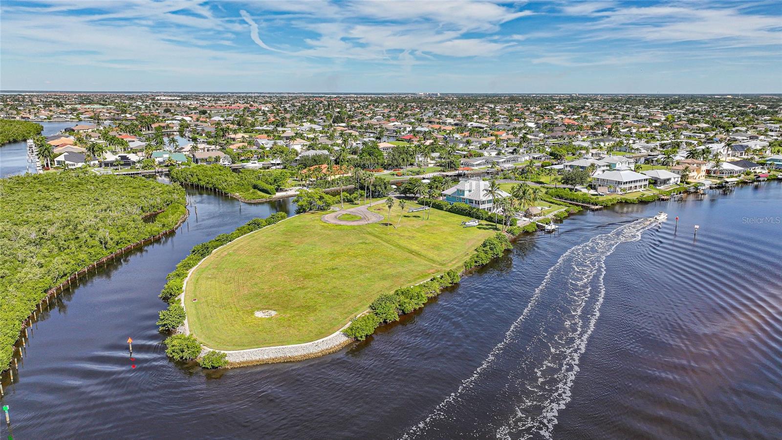 SEAMANS POINT - Land