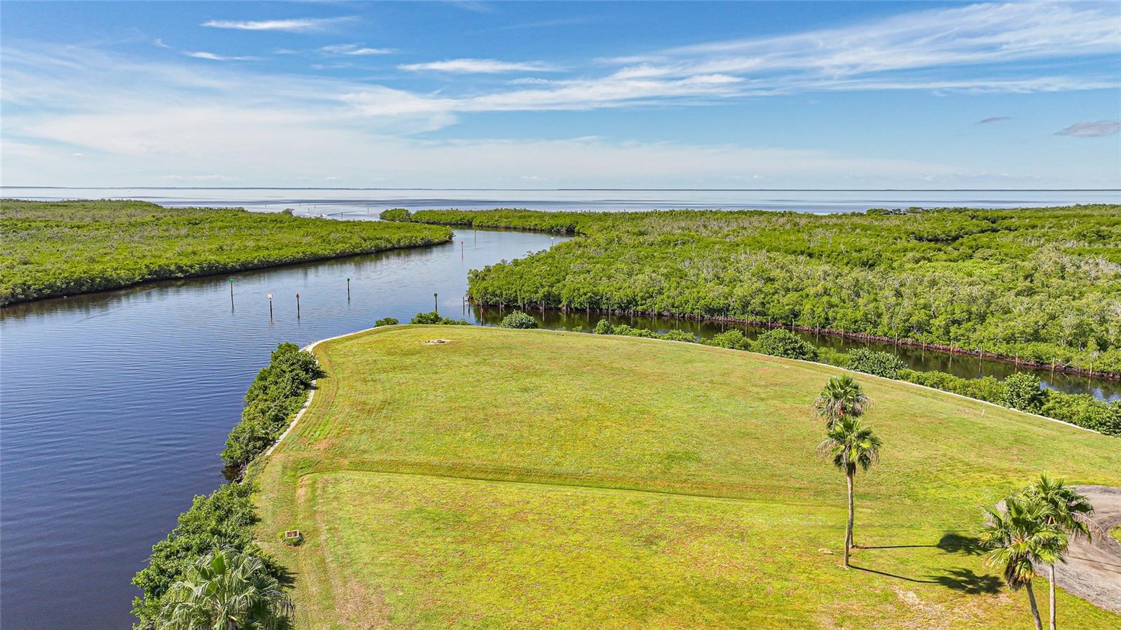 SEAMANS POINT - Land