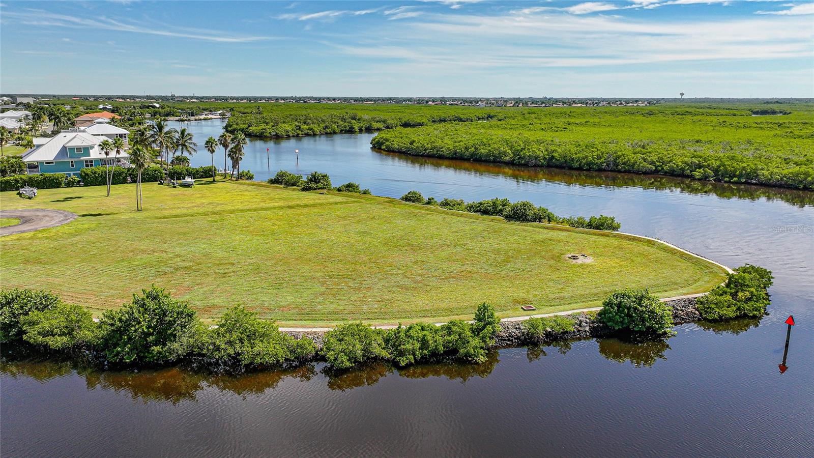 SEAMANS POINT - Land