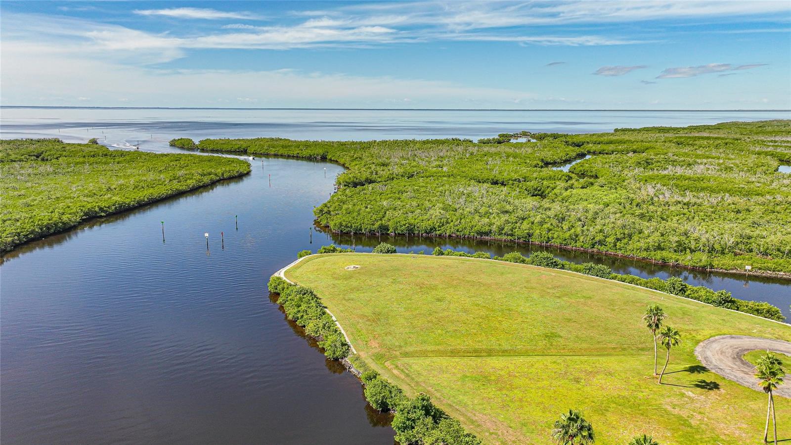 SEAMANS POINT - Land