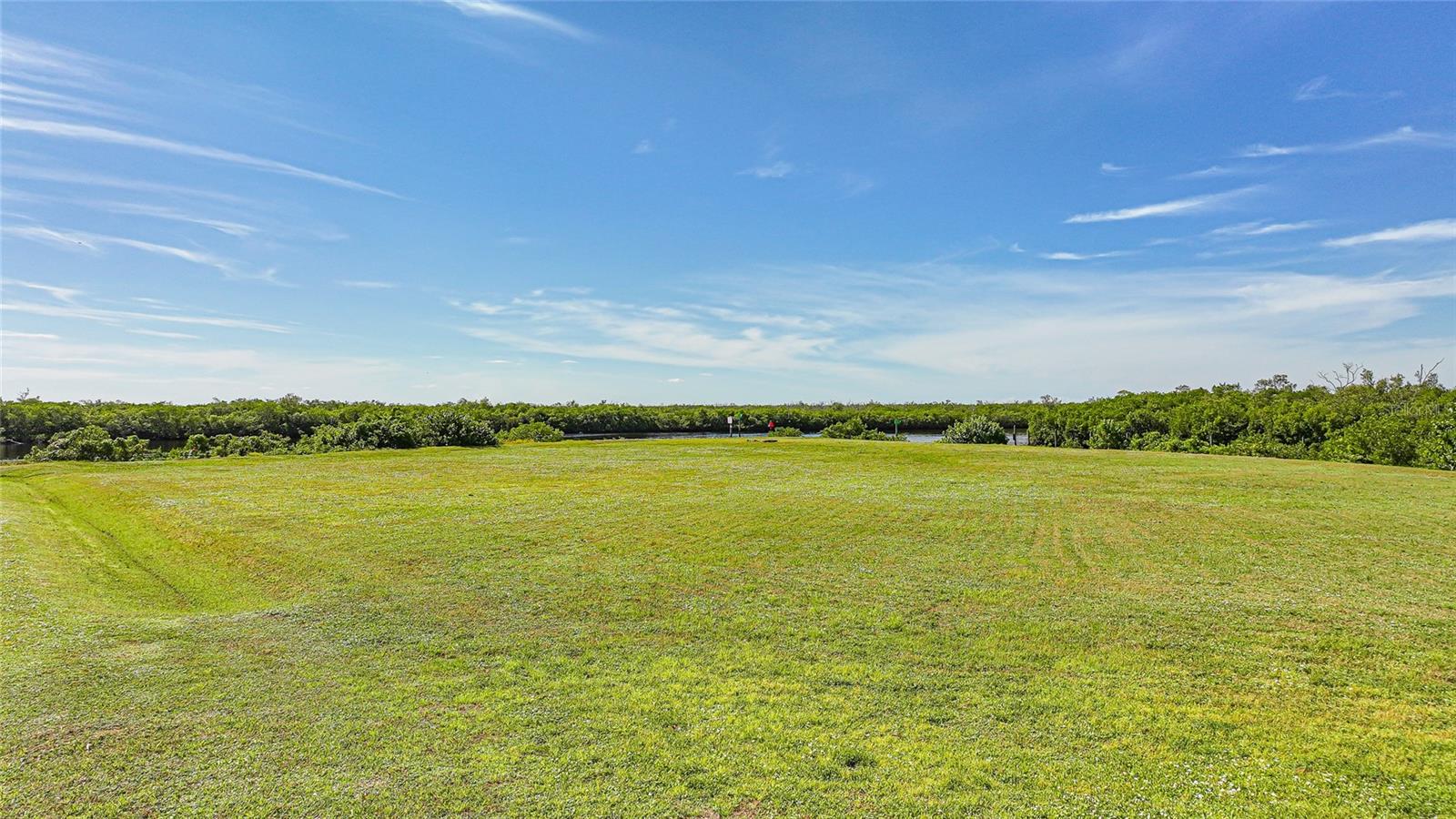 SEAMANS POINT - Land