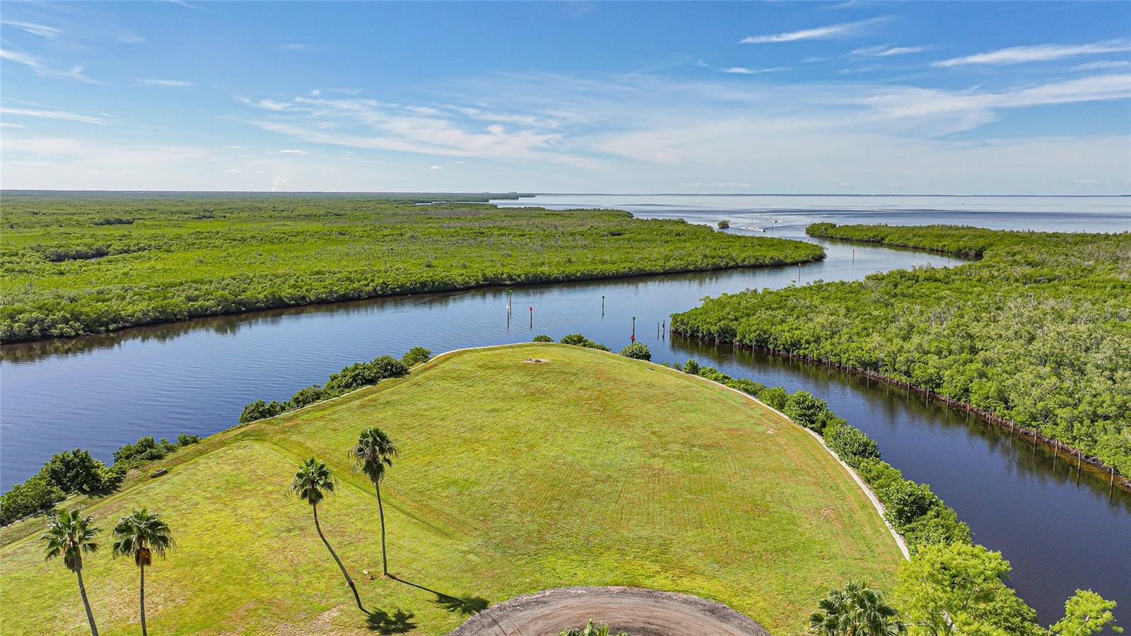 SEAMANS POINT - Land