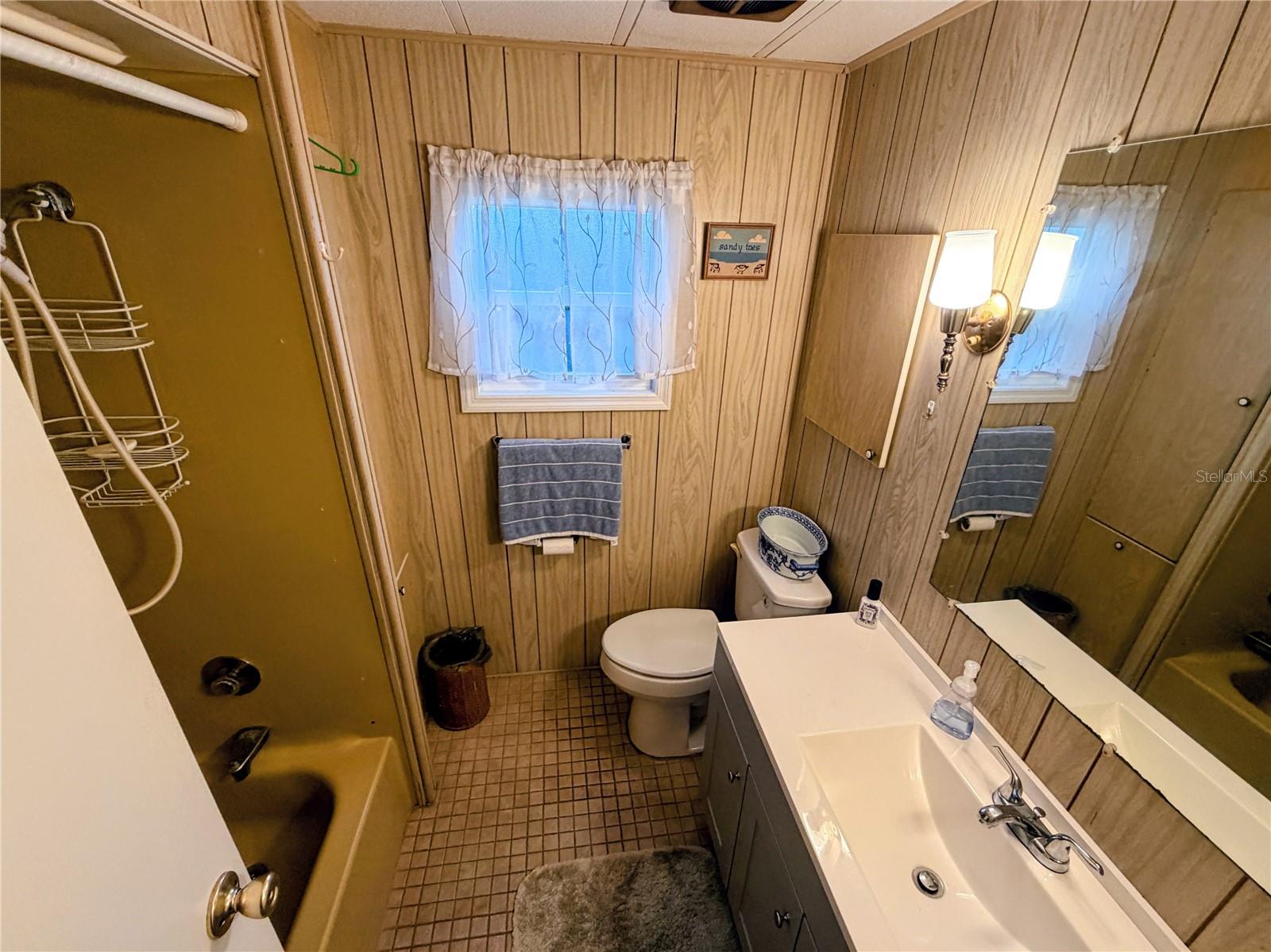 COUNTRY CLUB ESTATES - Residential