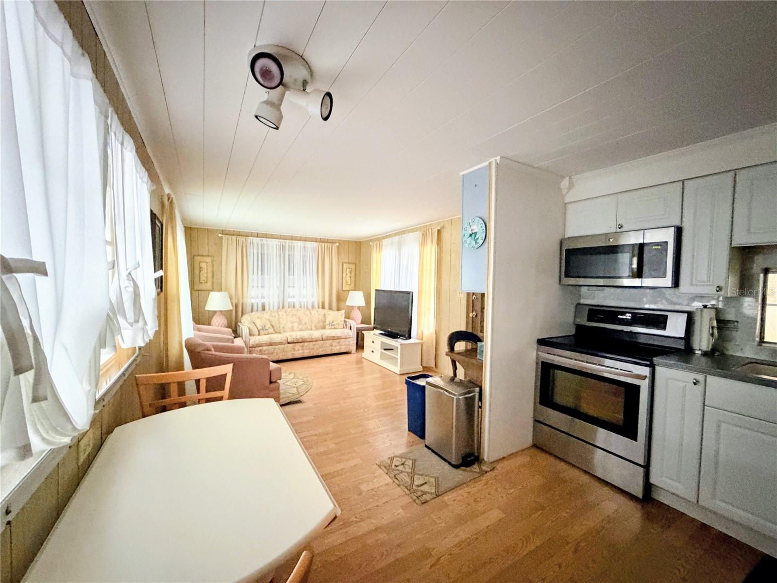 COUNTRY CLUB ESTATES - Residential