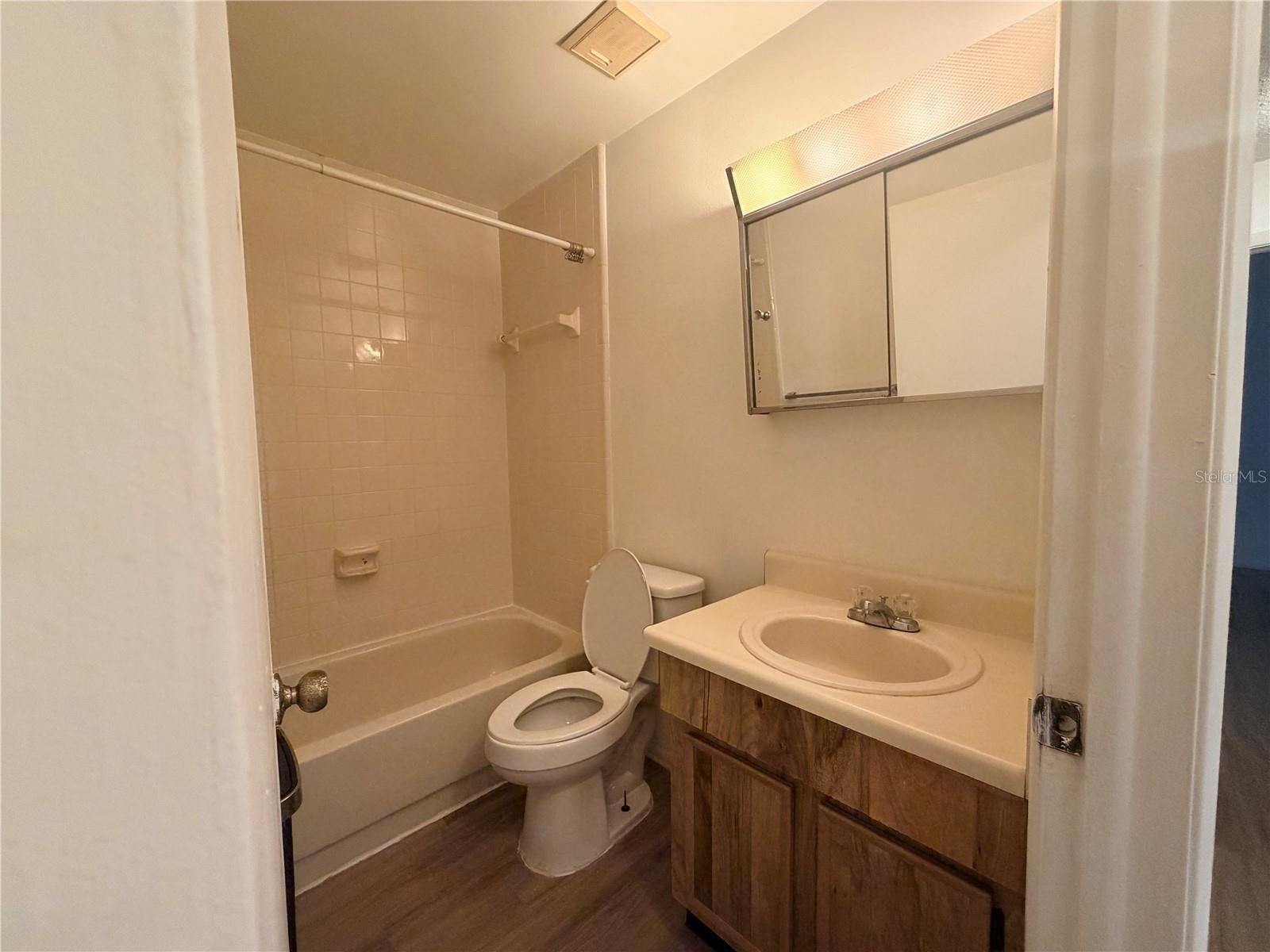 THE OAKS UNIT VI A CONDO - Residential