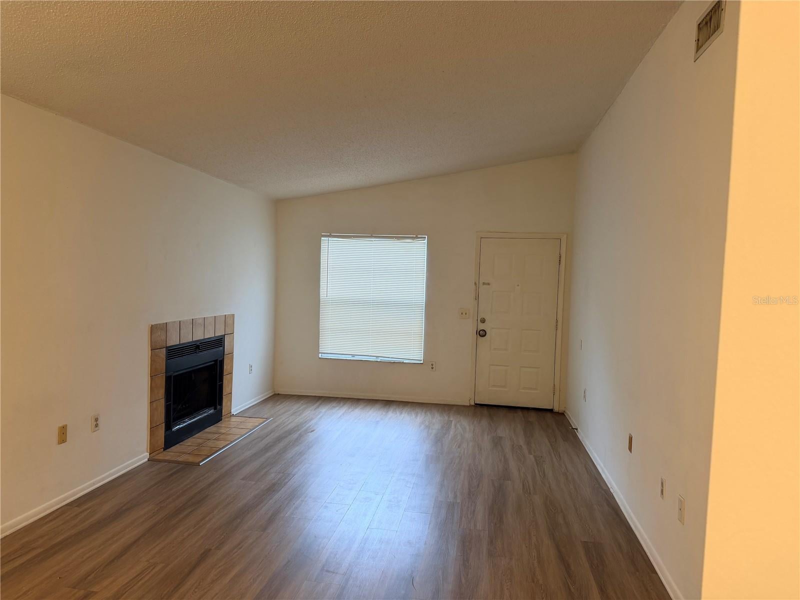 THE OAKS UNIT VI A CONDO - Residential