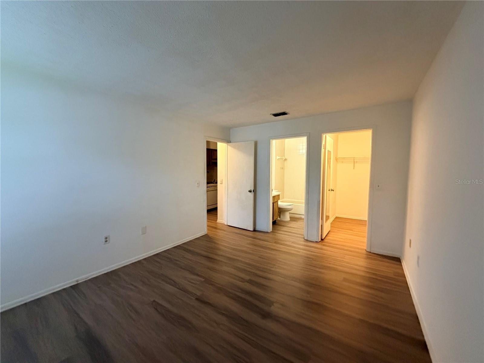 THE OAKS UNIT VI A CONDO - Residential
