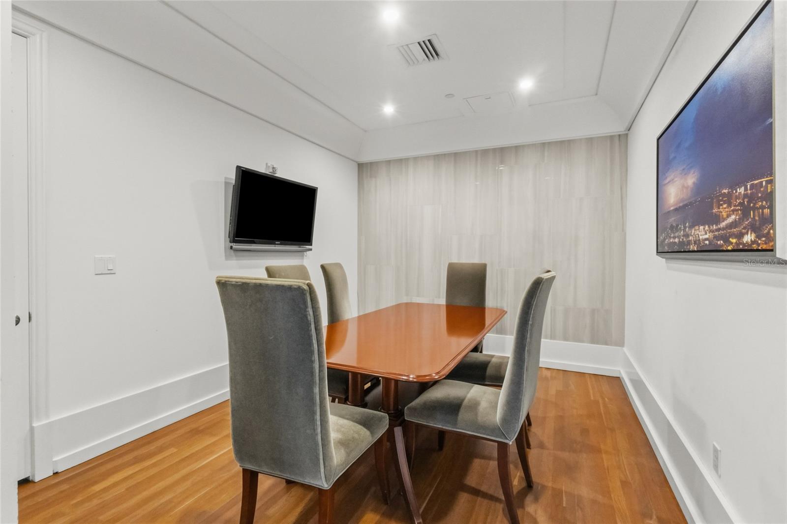 1350 MAIN RESIDENTIAL - Residential