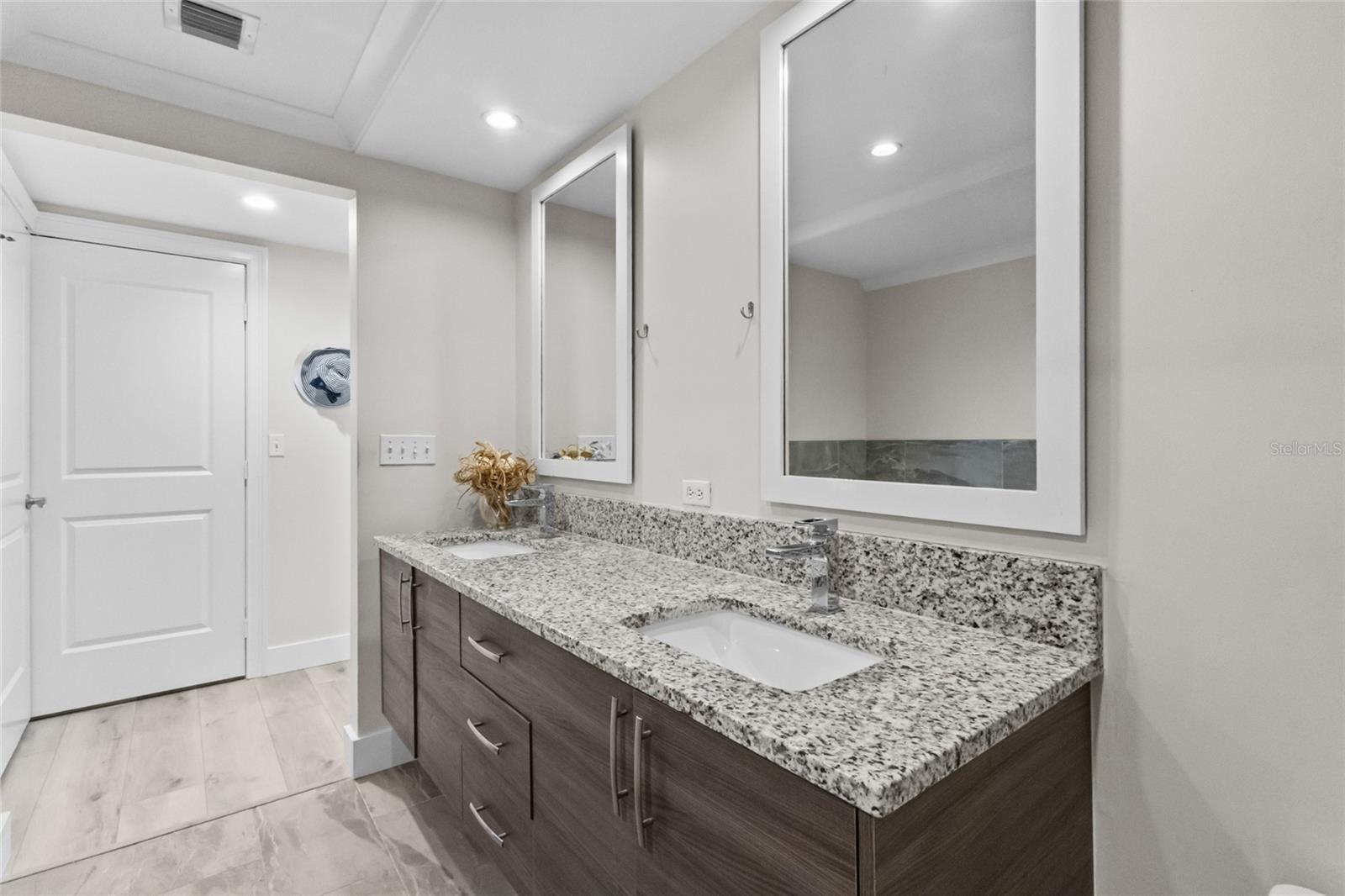 1350 MAIN RESIDENTIAL - Residential