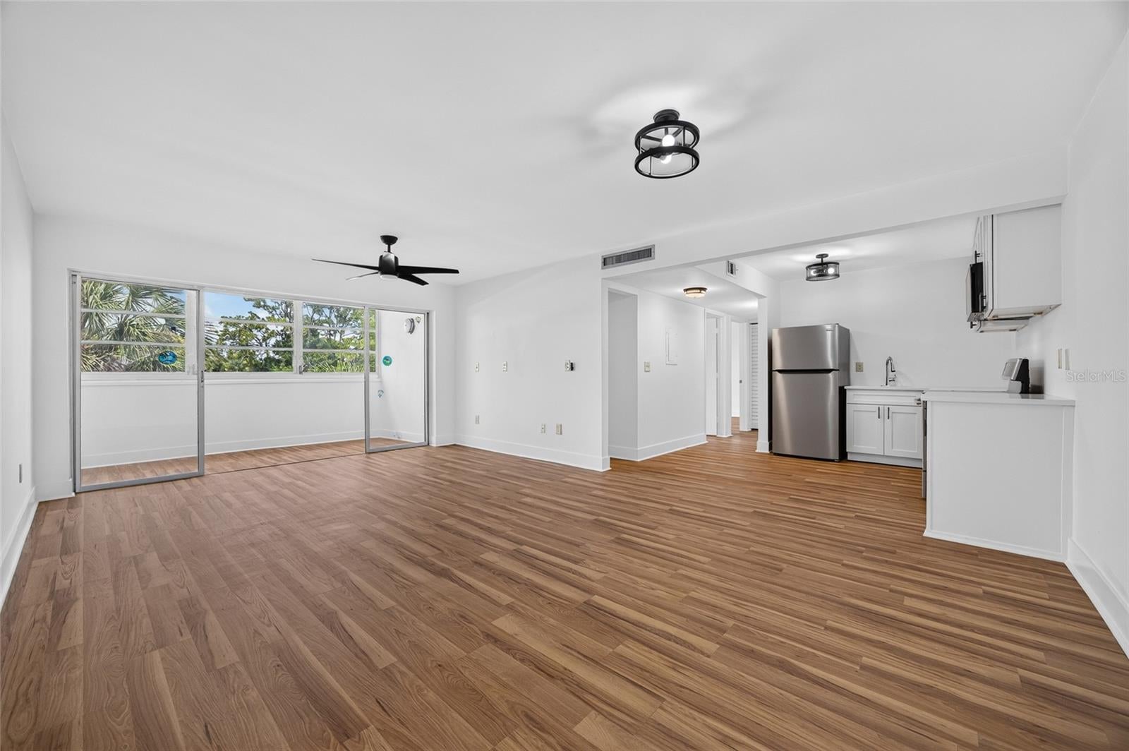 CAMBRIDGE HOUSE - Residential