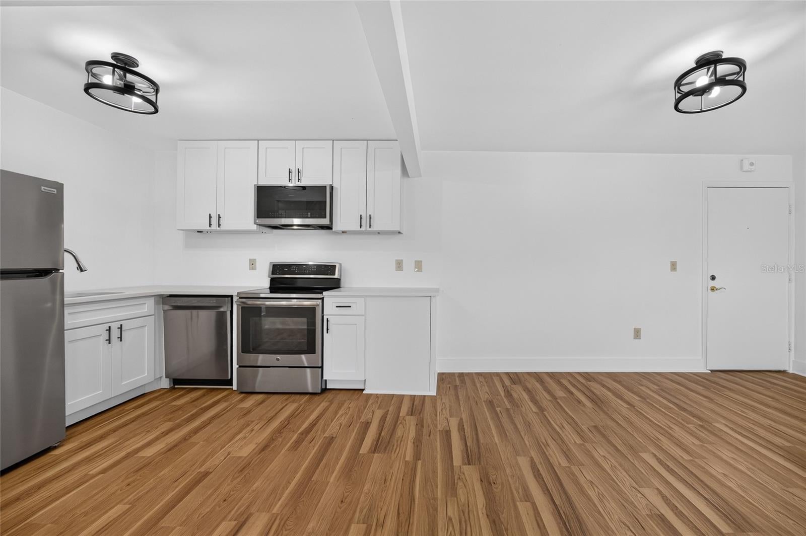CAMBRIDGE HOUSE - Residential
