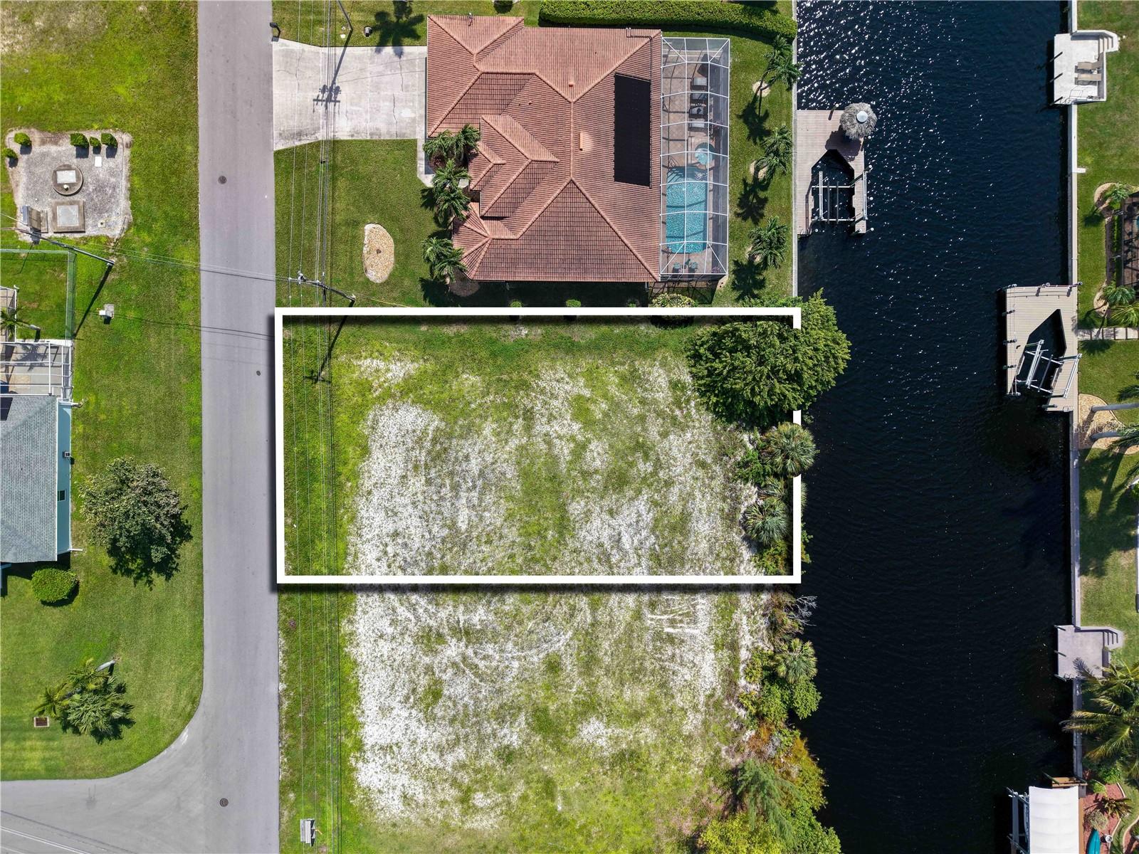 CAPE CORAL - Land