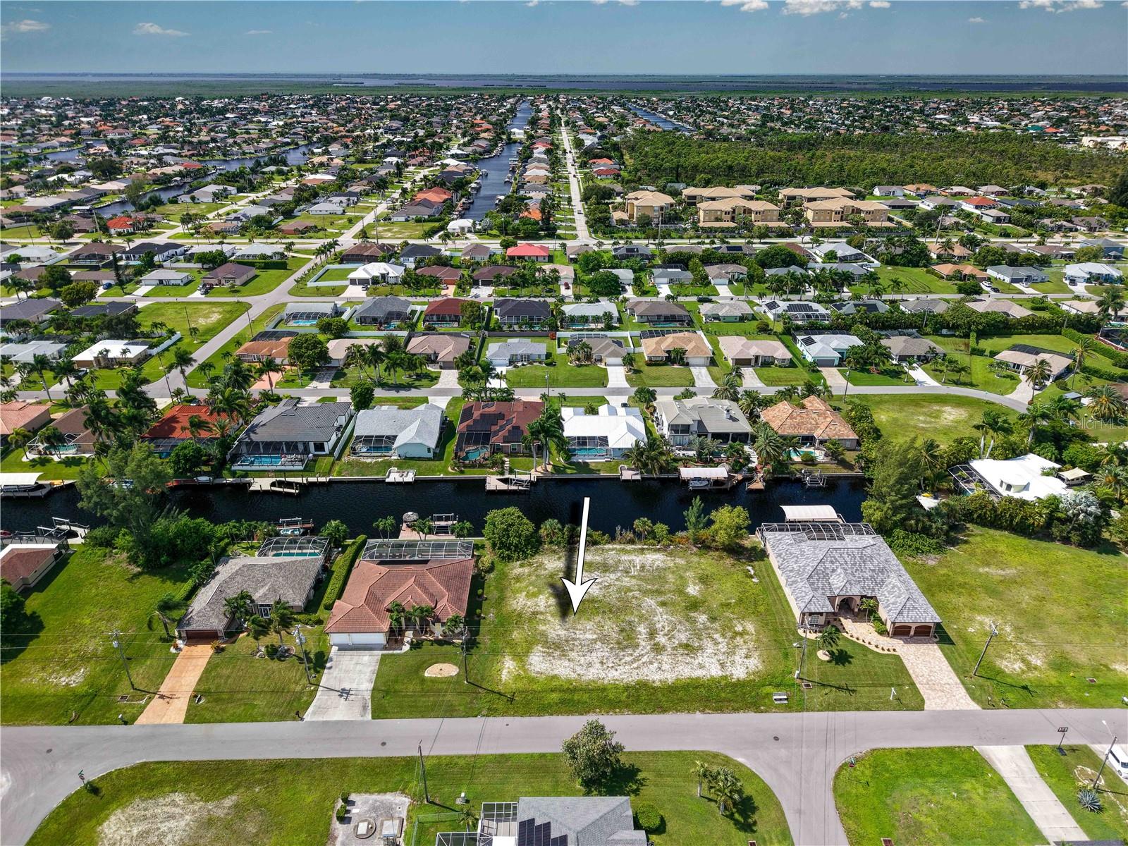CAPE CORAL - Land