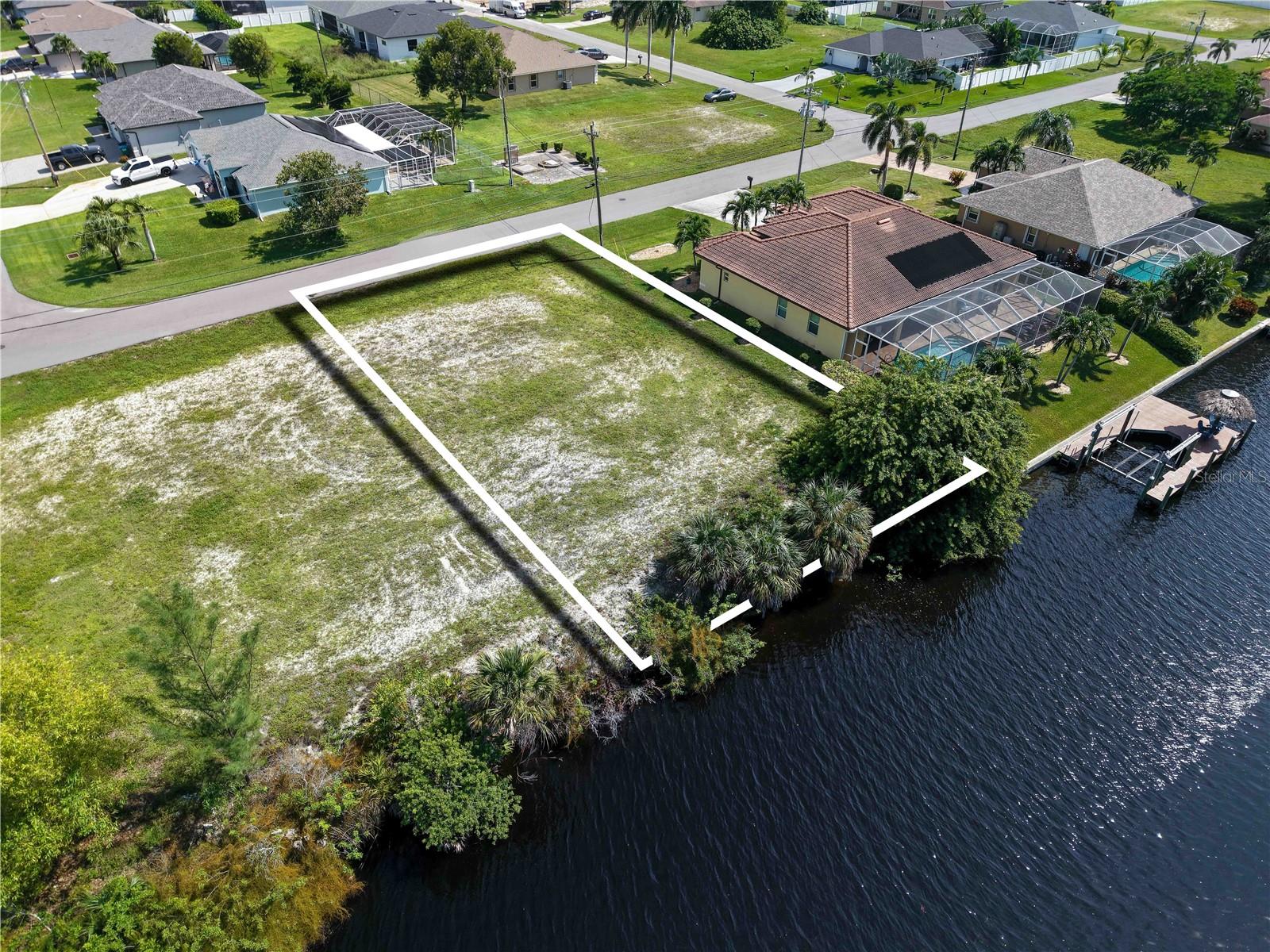 CAPE CORAL - Land