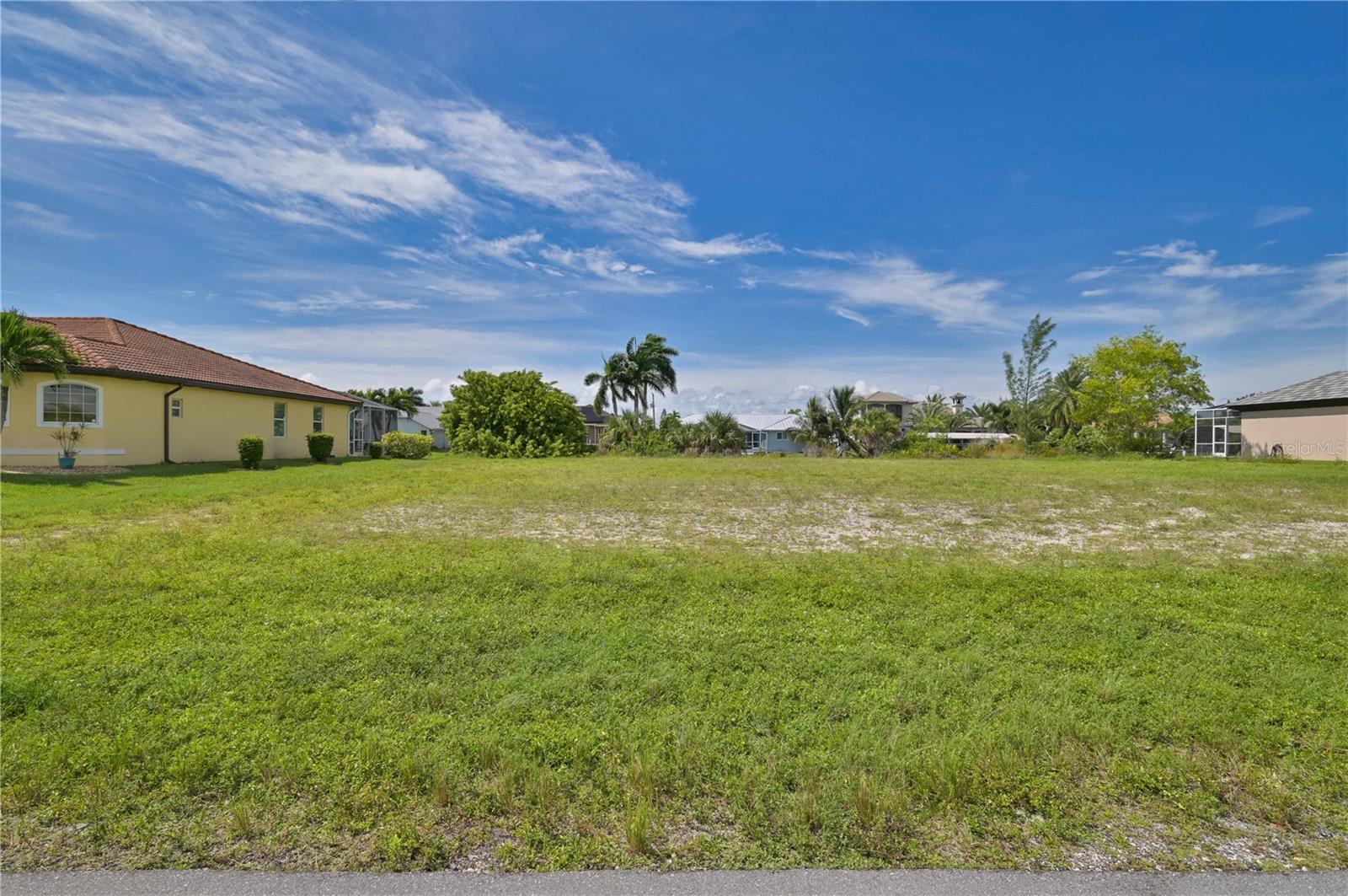 CAPE CORAL - Land