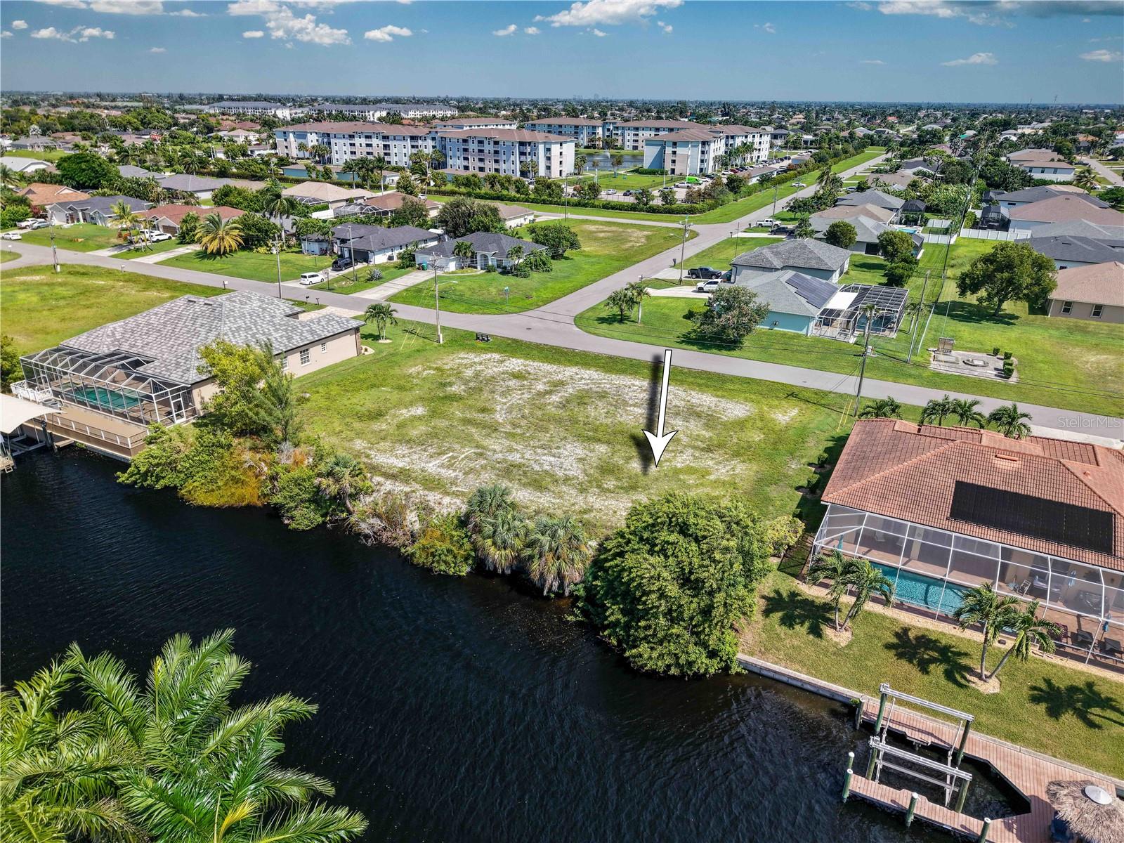 CAPE CORAL - Land