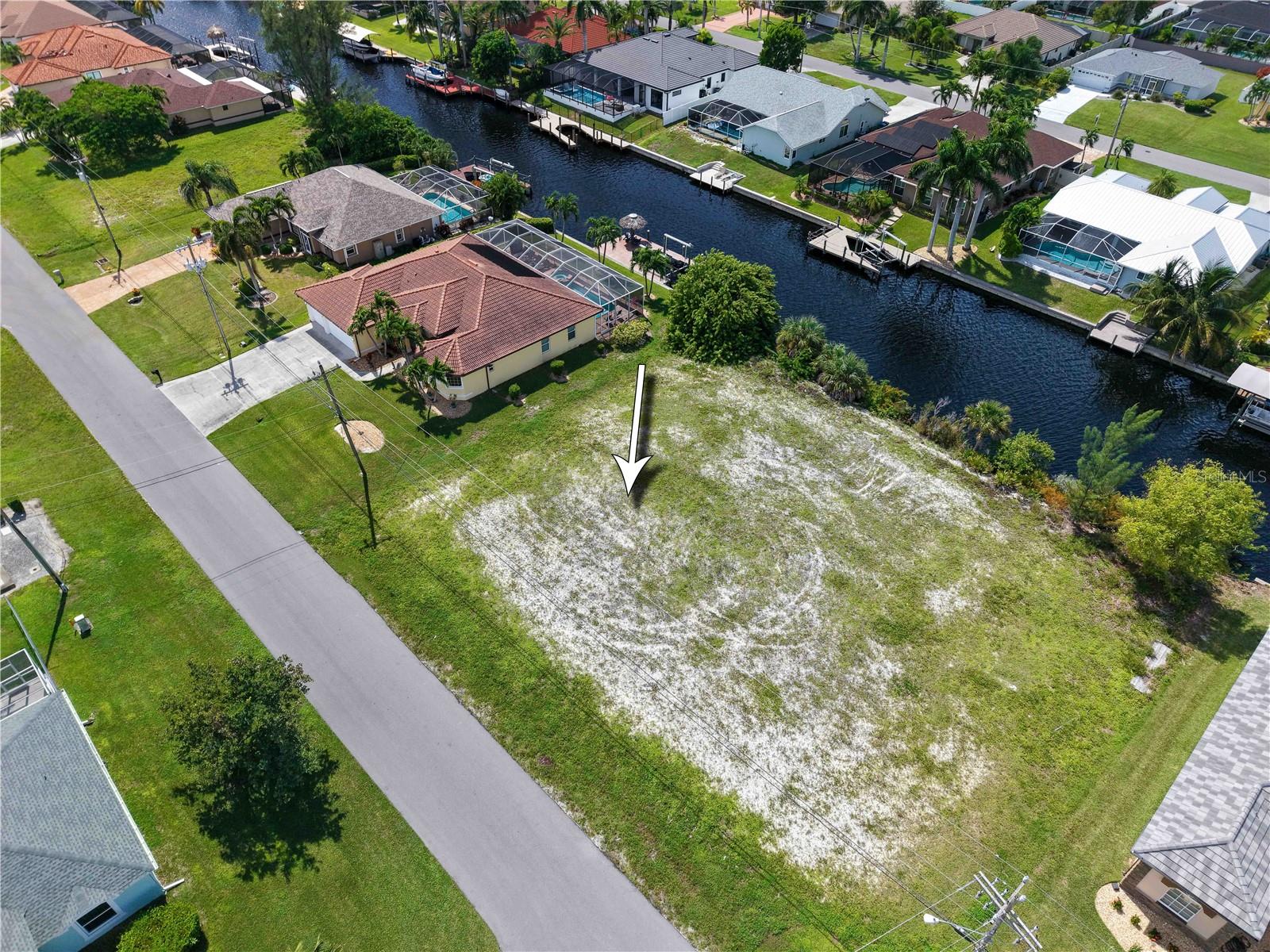 CAPE CORAL - Land