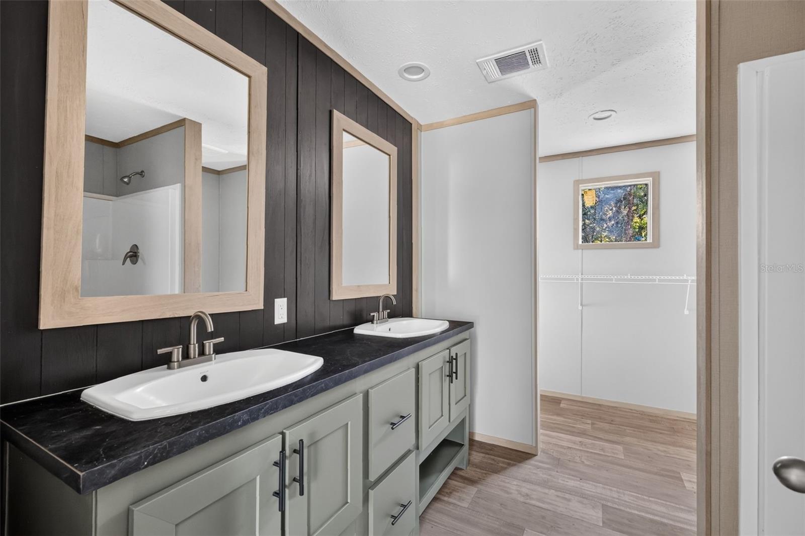 WILLISTON HIGHLANDS - Residential