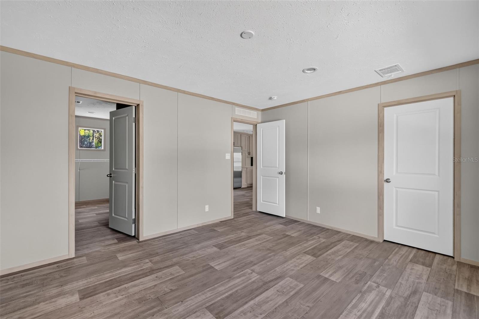 WILLISTON HIGHLANDS - Residential