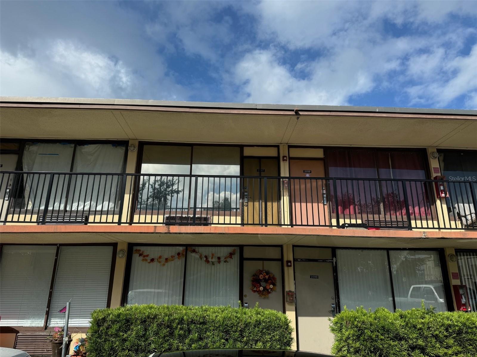 SANDLAKE COURTYARDS CONDO 5901/3515 - Residential
