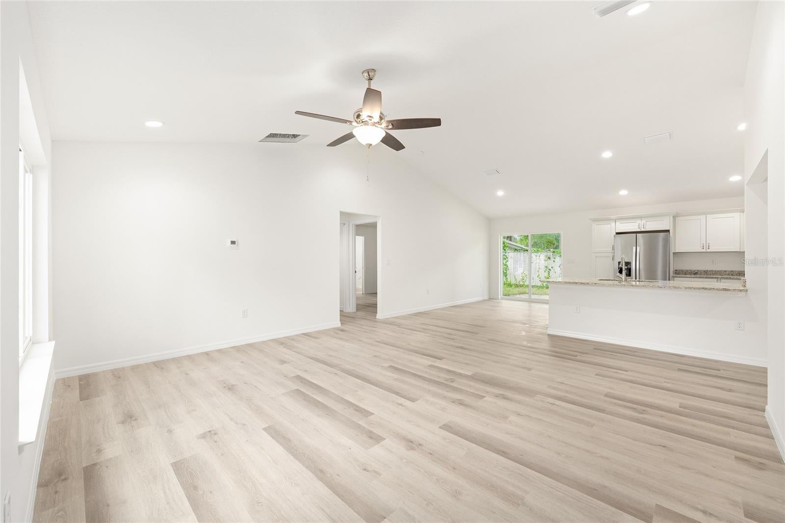 WILLISTON HIGHLANDS UN 7 - Residential