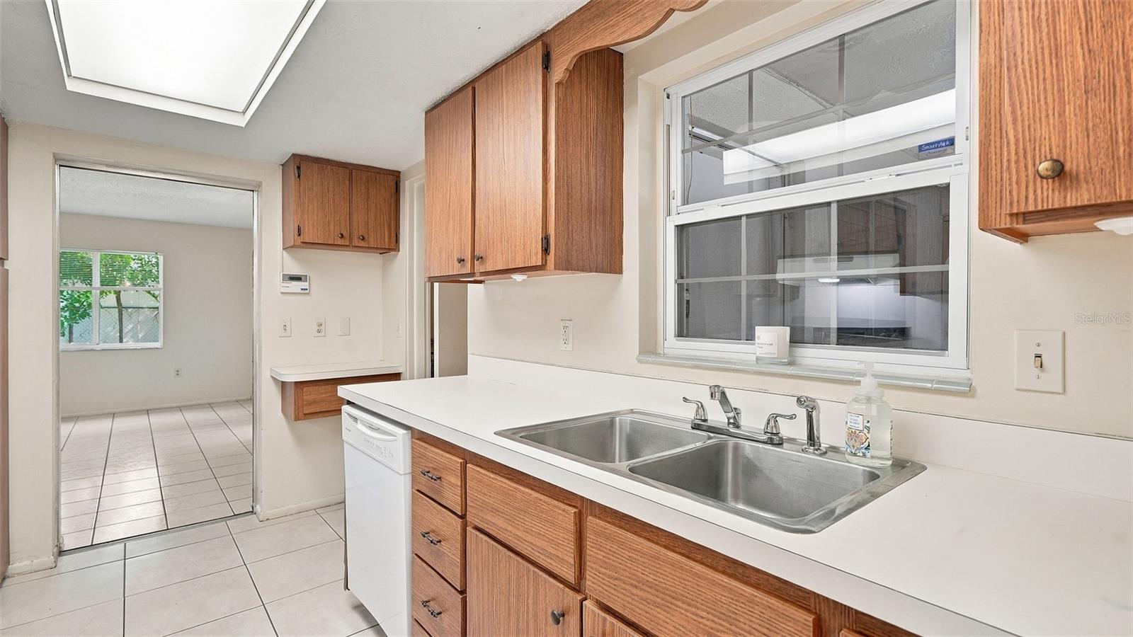 SOUTH GATE - Residential