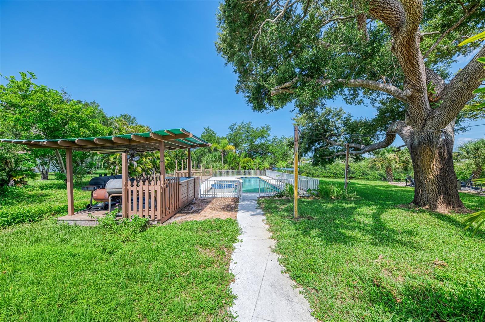 ENGLEWOOD GARDENS - Residential