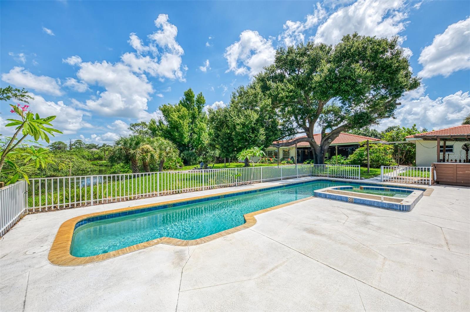 ENGLEWOOD GARDENS - Residential
