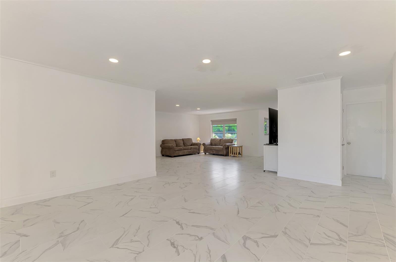 ENGLEWOOD GARDENS - Residential