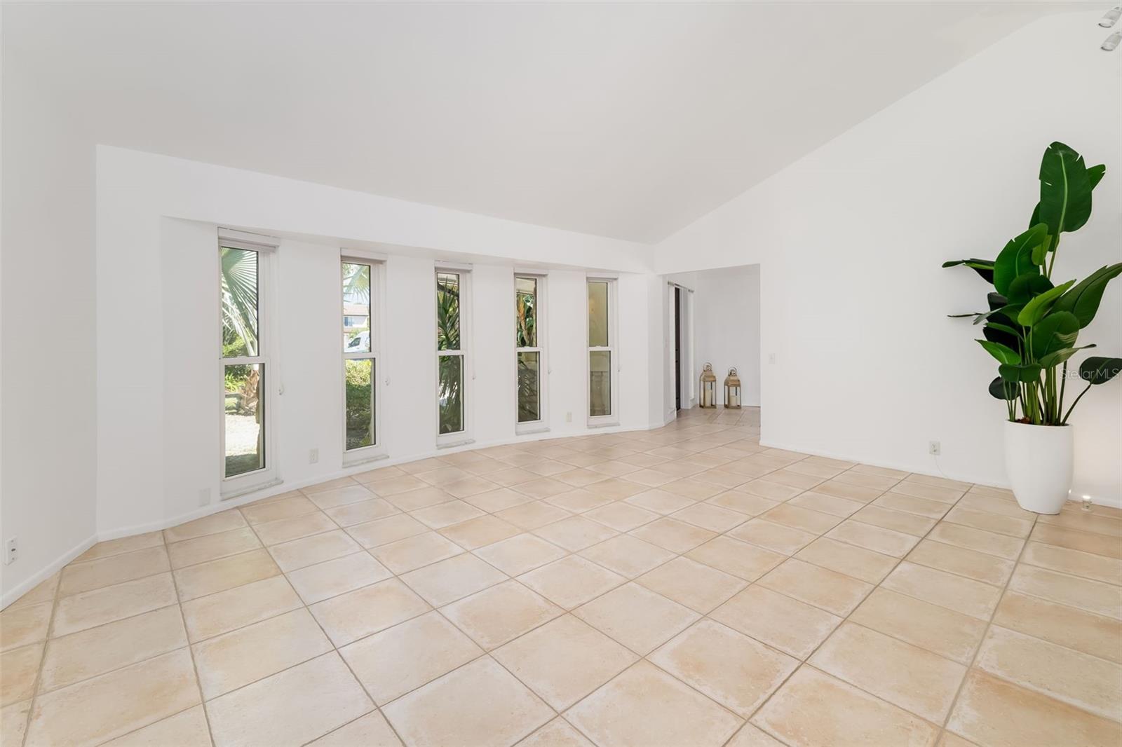 SIESTA ISLES - Residential