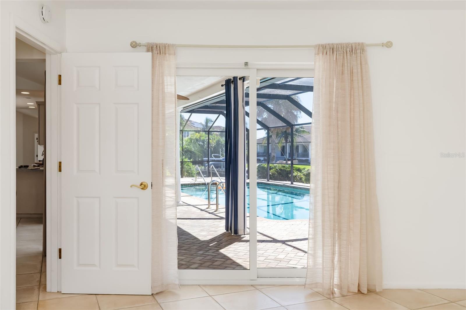 SIESTA ISLES - Residential