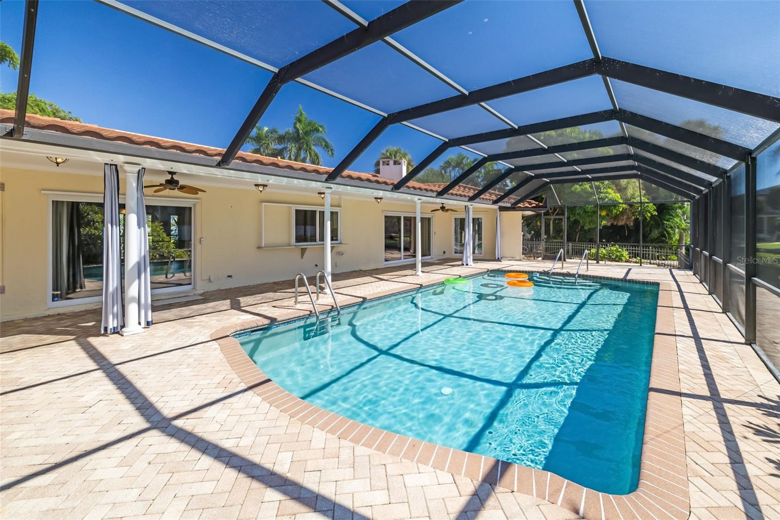 SIESTA ISLES - Residential