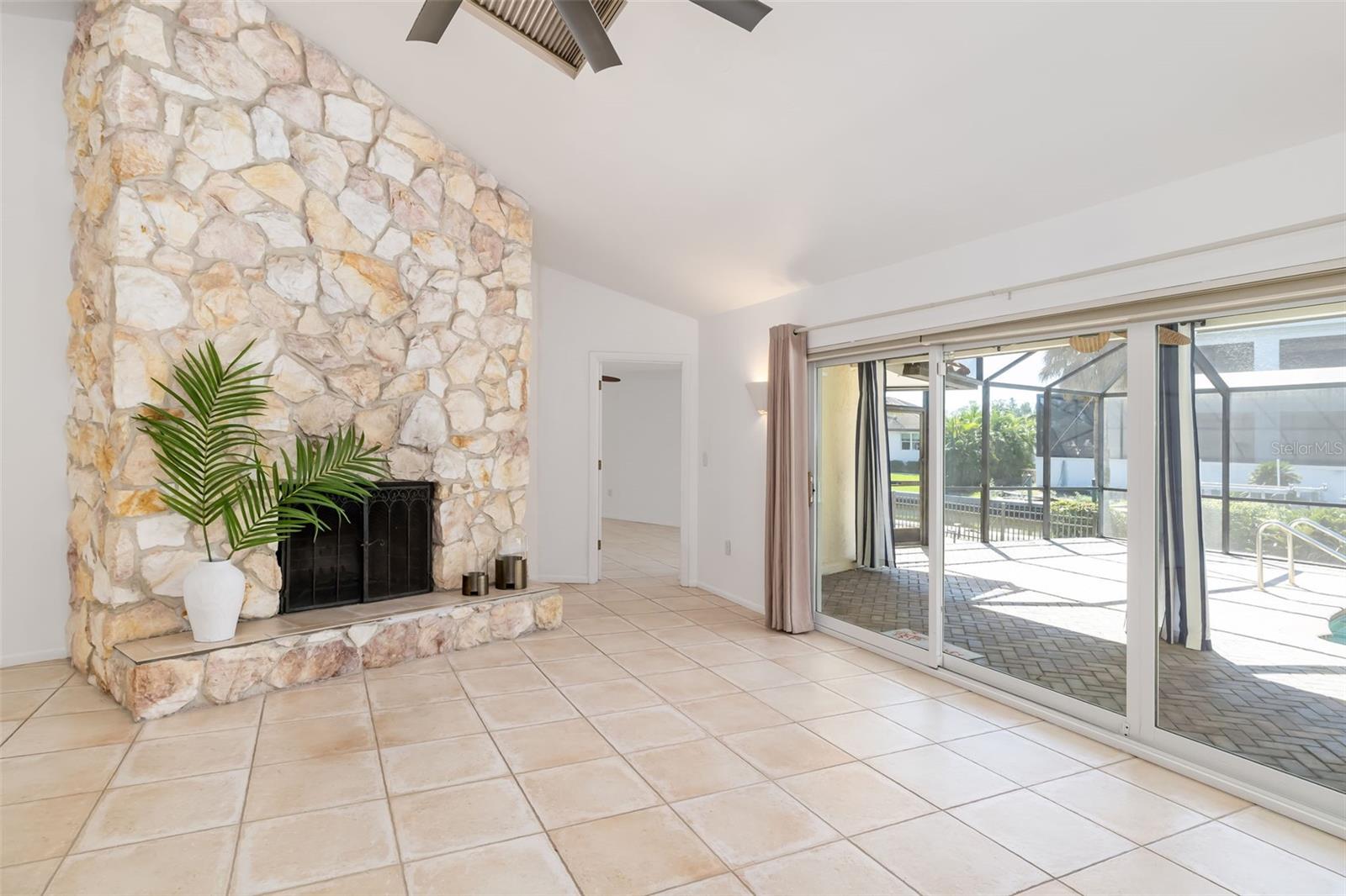 SIESTA ISLES - Residential