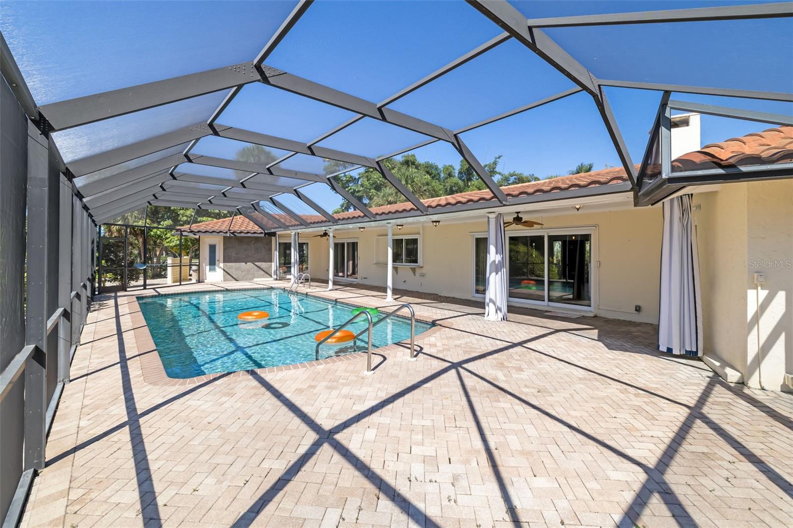 SIESTA ISLES - Residential