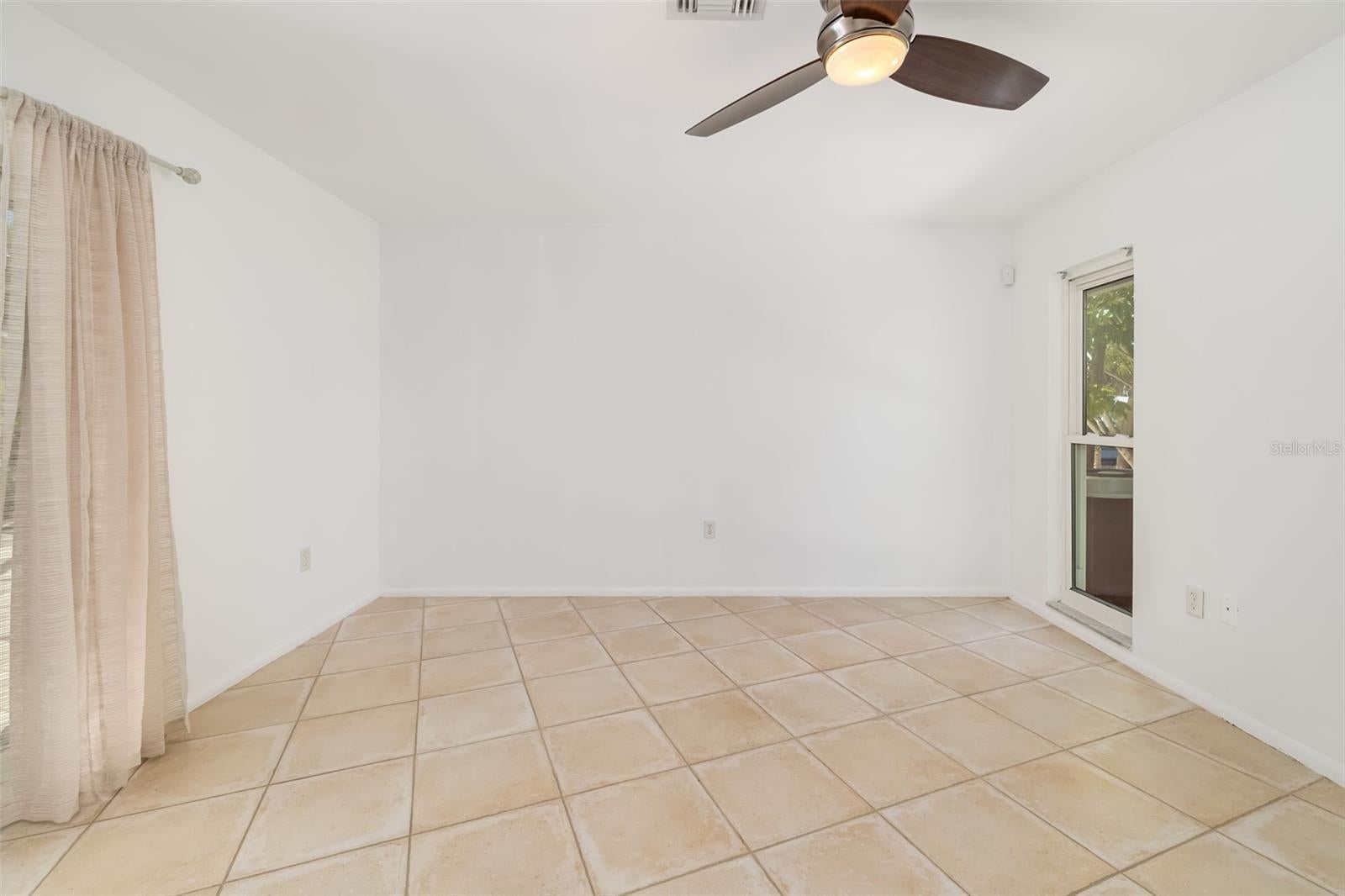 SIESTA ISLES - Residential
