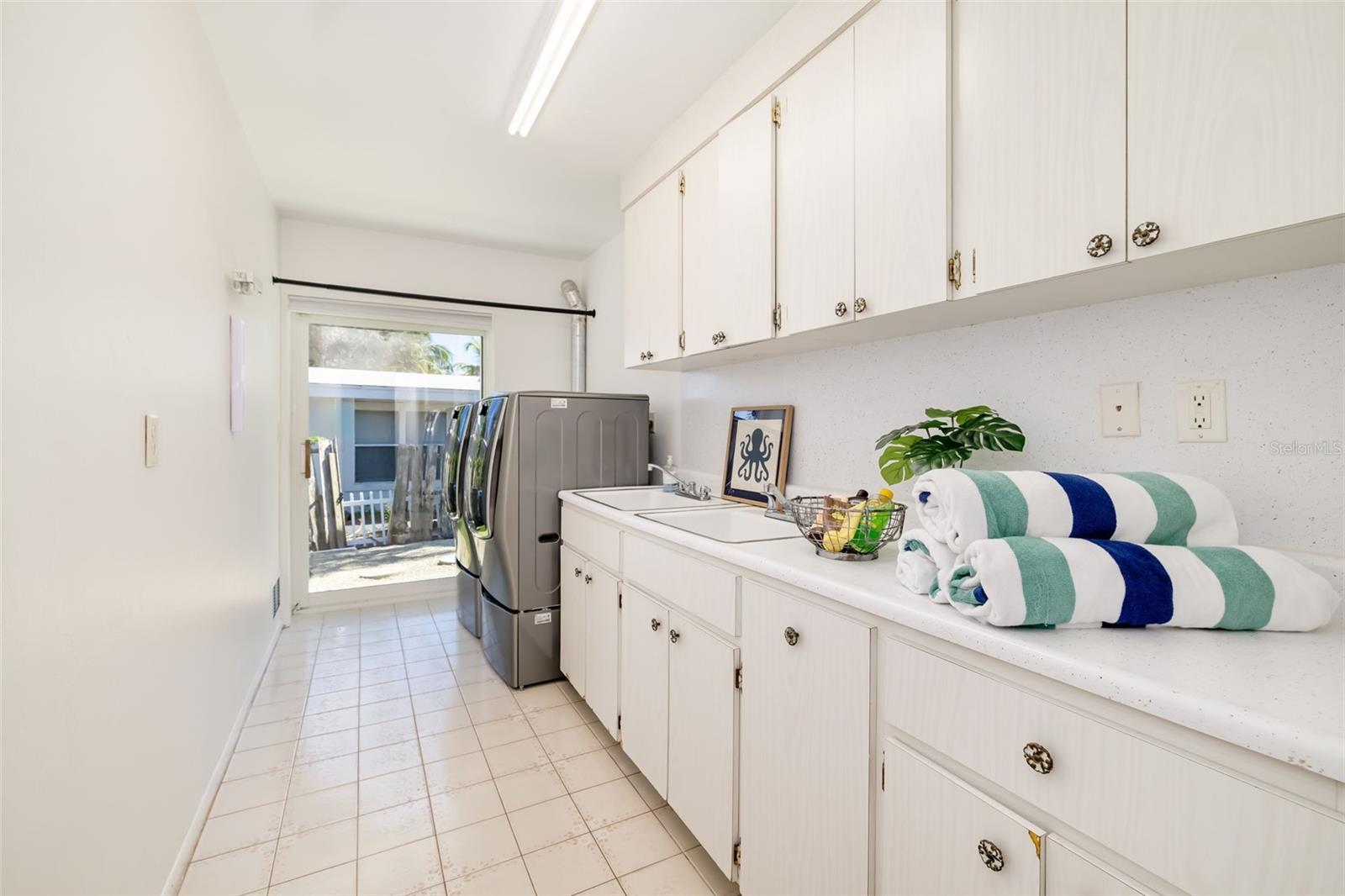 SIESTA ISLES - Residential