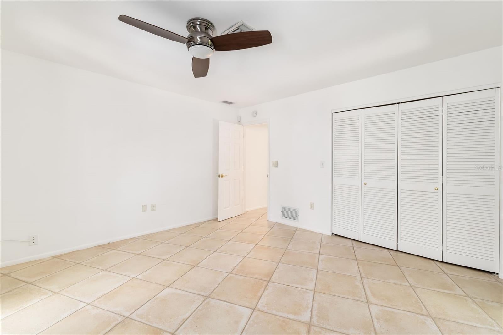 SIESTA ISLES - Residential