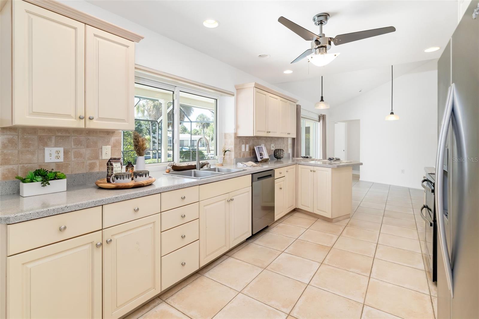 SIESTA ISLES - Residential