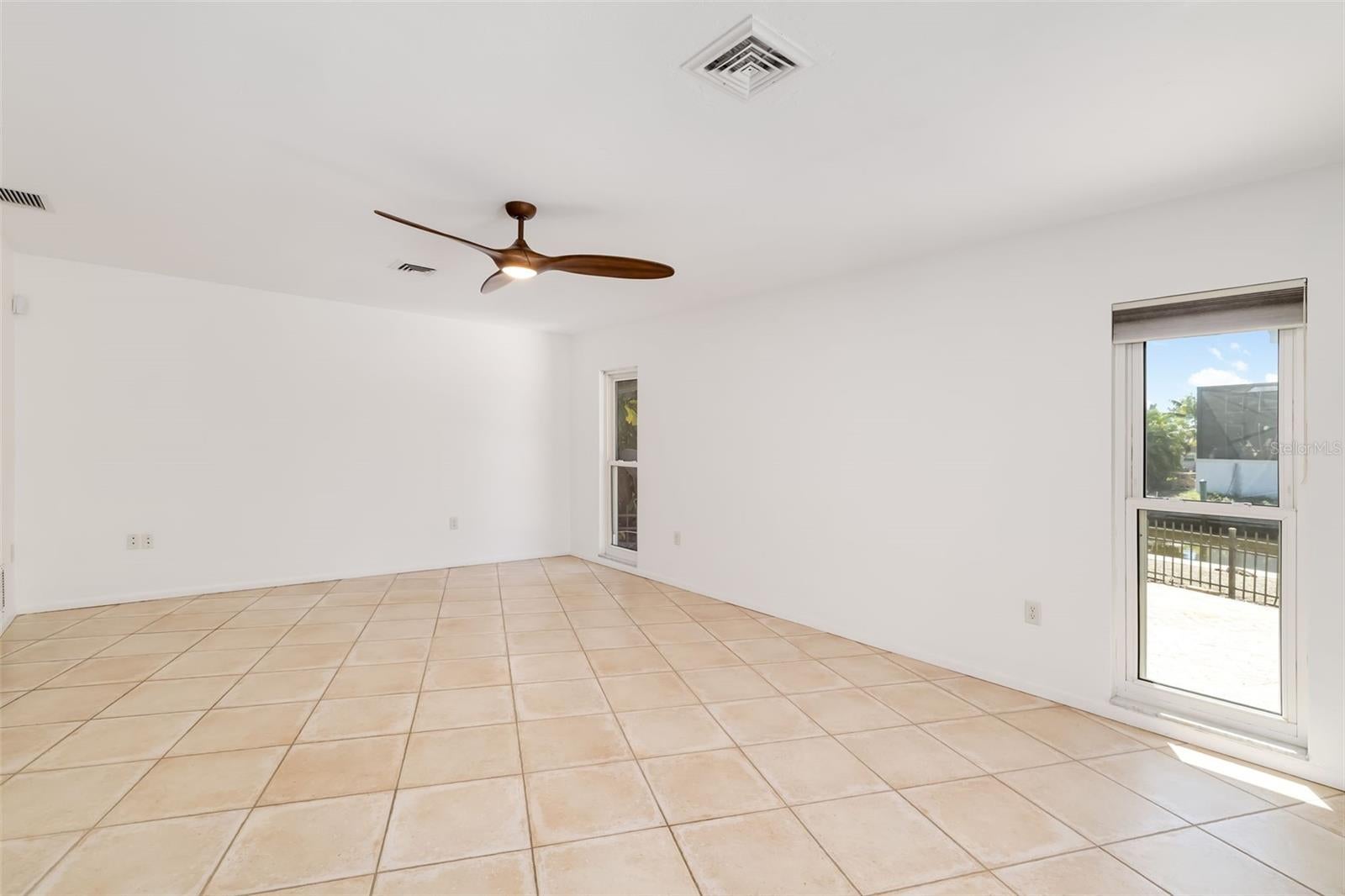 SIESTA ISLES - Residential