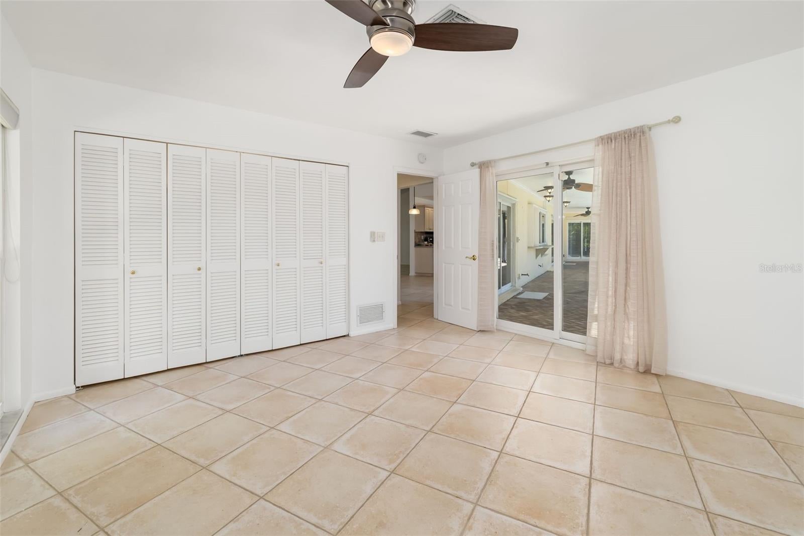SIESTA ISLES - Residential