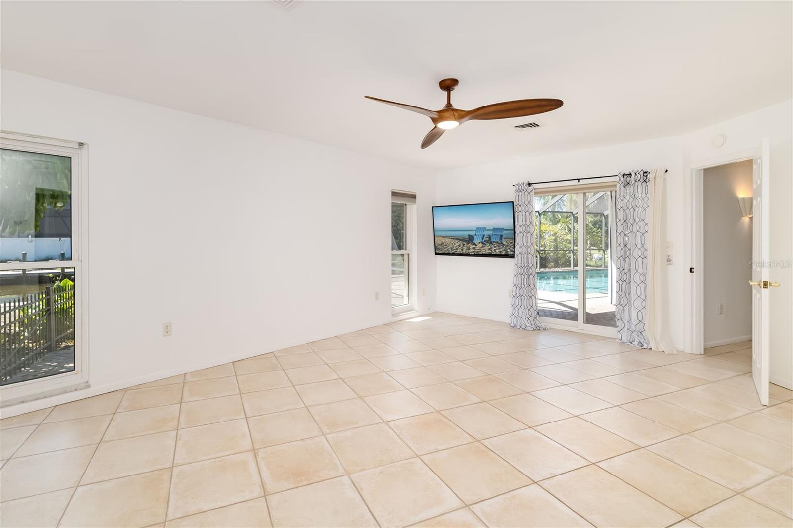 SIESTA ISLES - Residential