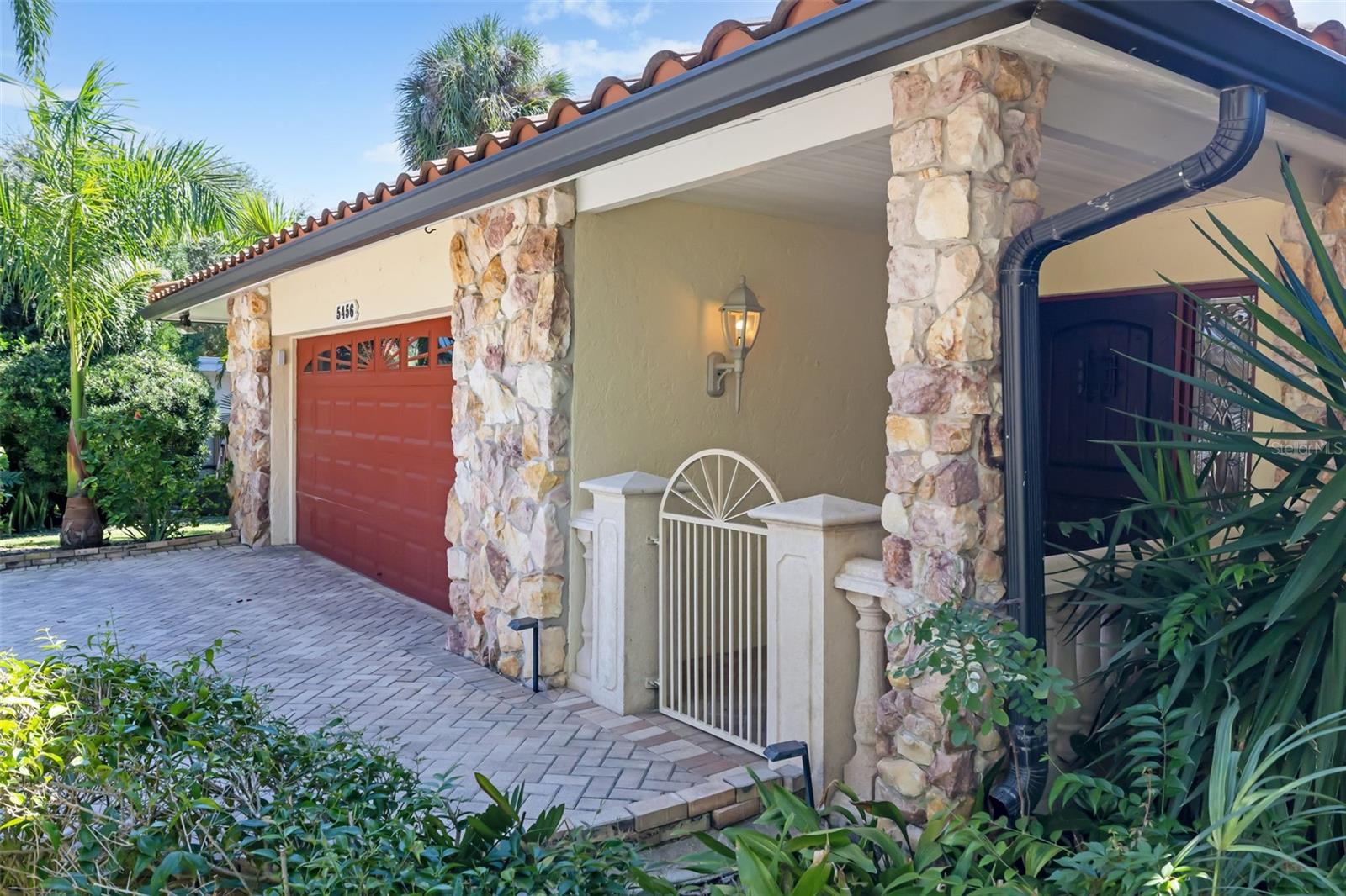 SIESTA ISLES - Residential
