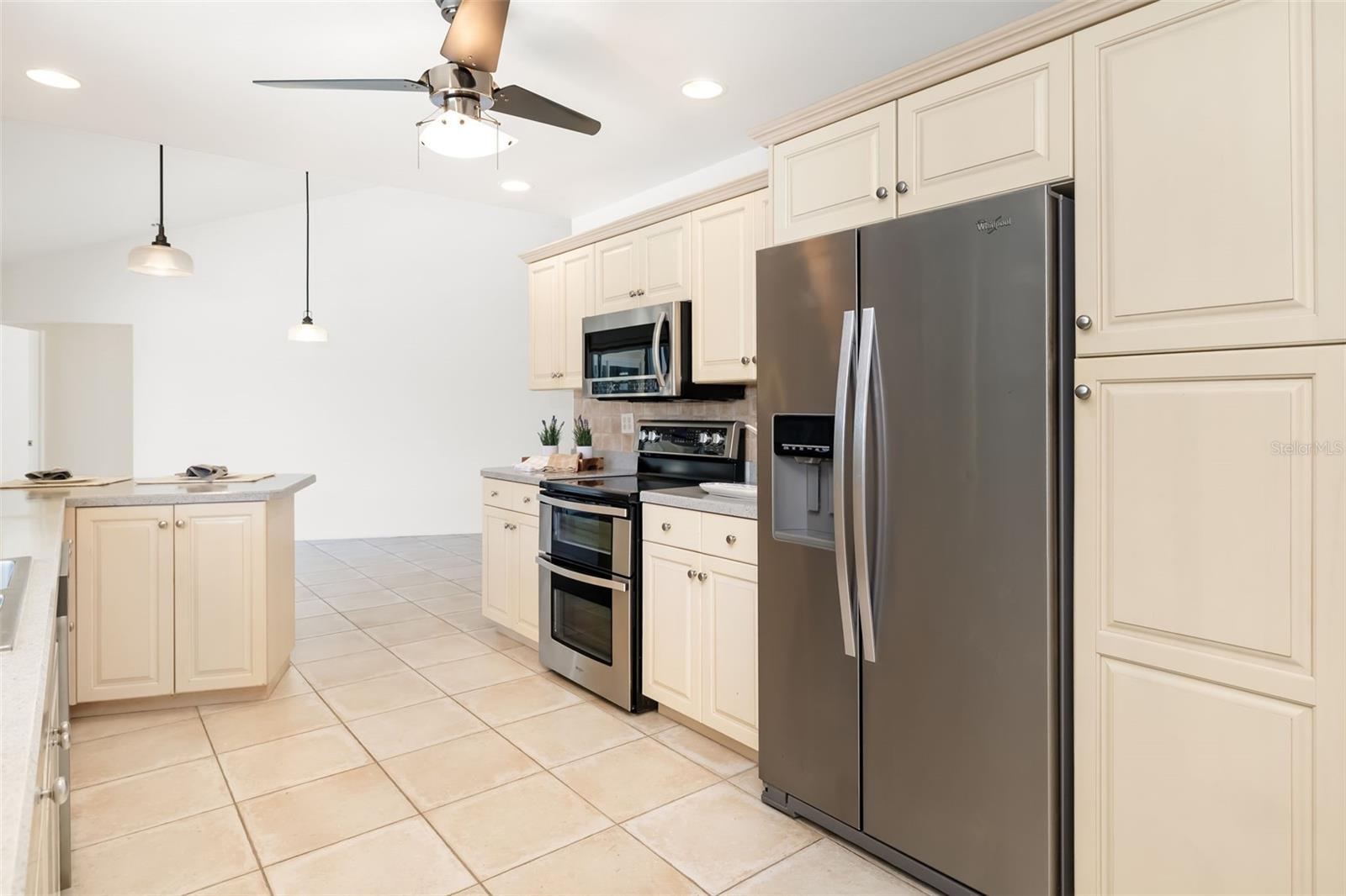 SIESTA ISLES - Residential
