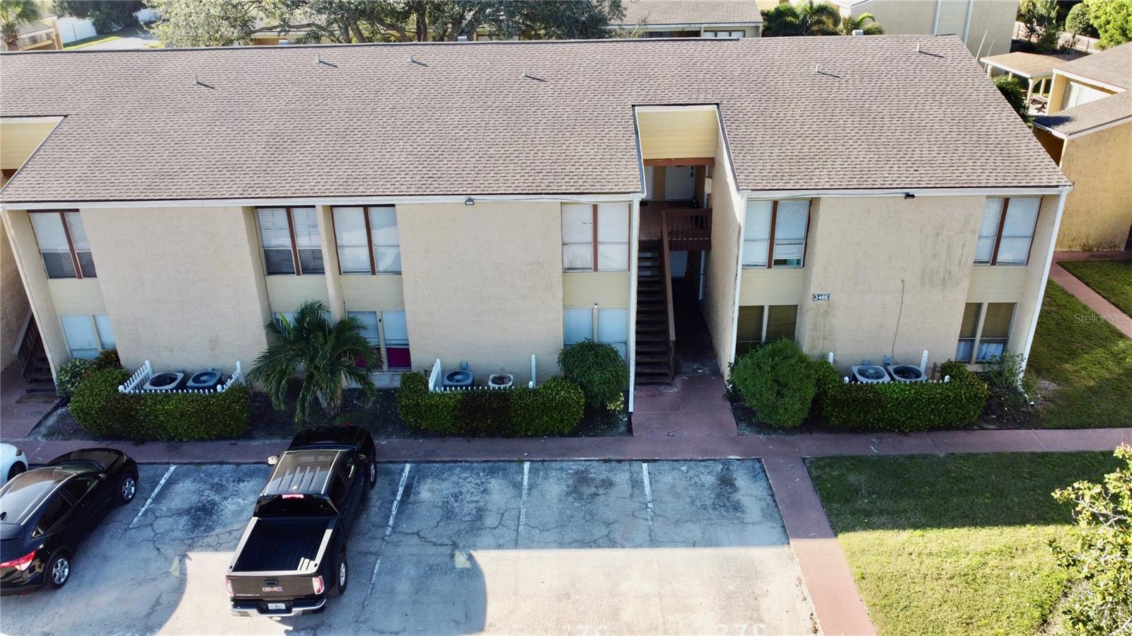 Welcome to Sienna Park! This 3-bedroom, 2-bathroom first-floor condo offers a convenient central location and an easygoing Florida lifestyle. Just a 10-minute drive from the beautiful Siesta Key Beach, you’ll enjoy easy access to shopping, dining, and all that the Sarasota area has to offer. The community has UPDATED ROOFS along with an updated HEATED community pool, BBQ area and a fenced dog run. The monthly fee includes water, sewer, trash collection, building insurance and exterior maintenance.
With a tenant in place through February 28, this property also presents an excellent opportunity for investors seeking rental income. Whether you’re looking to expand your investment portfolio or secure a property in a desirable Sarasota location, this Sienna Park condo is worth a look!