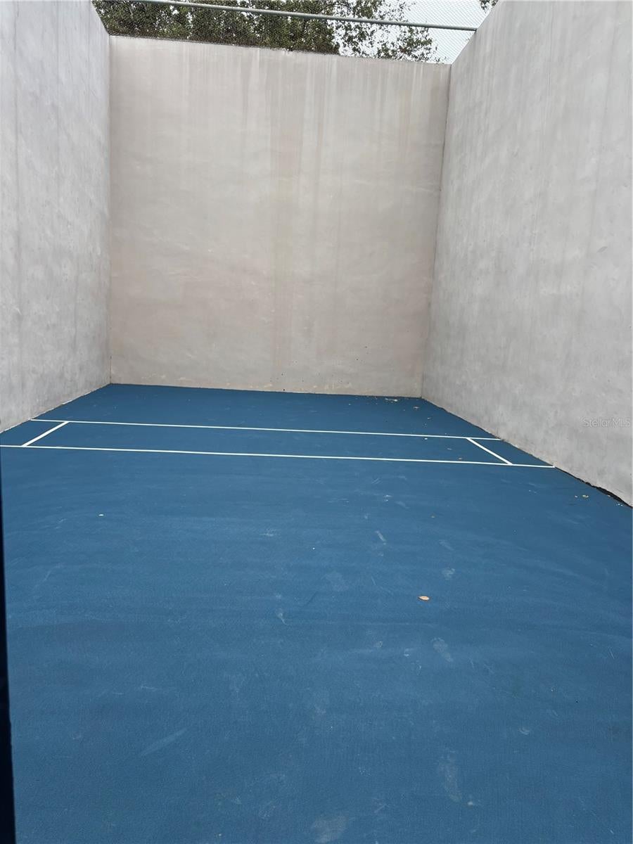 NORTH OAKS CONDO II - Residential