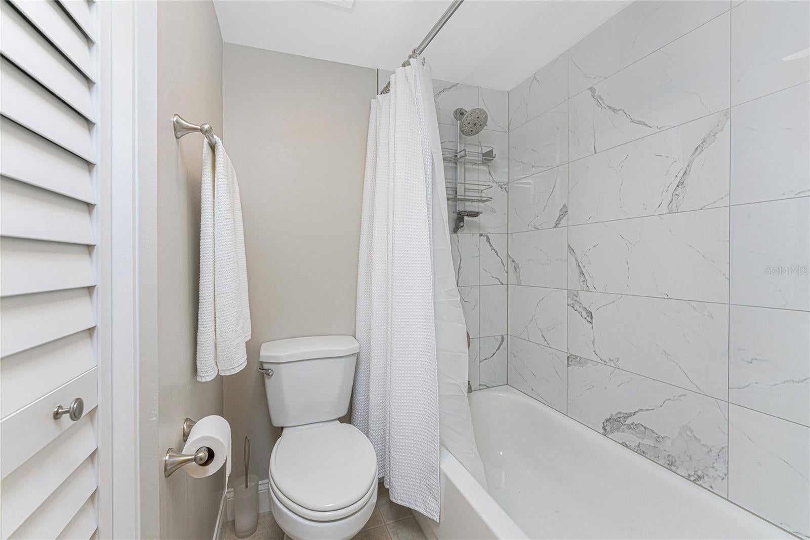 TARPON BAY PH 02 BLDG C - Residential