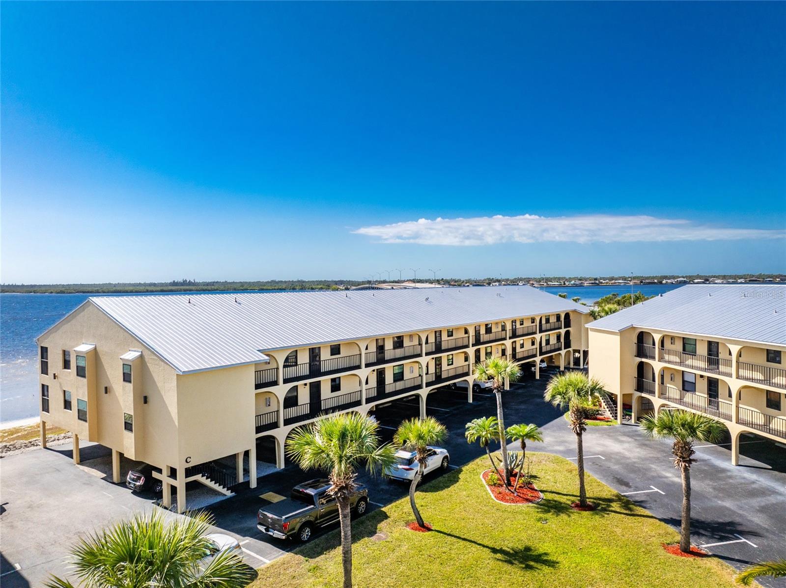 TARPON BAY PH 02 BLDG C - Residential