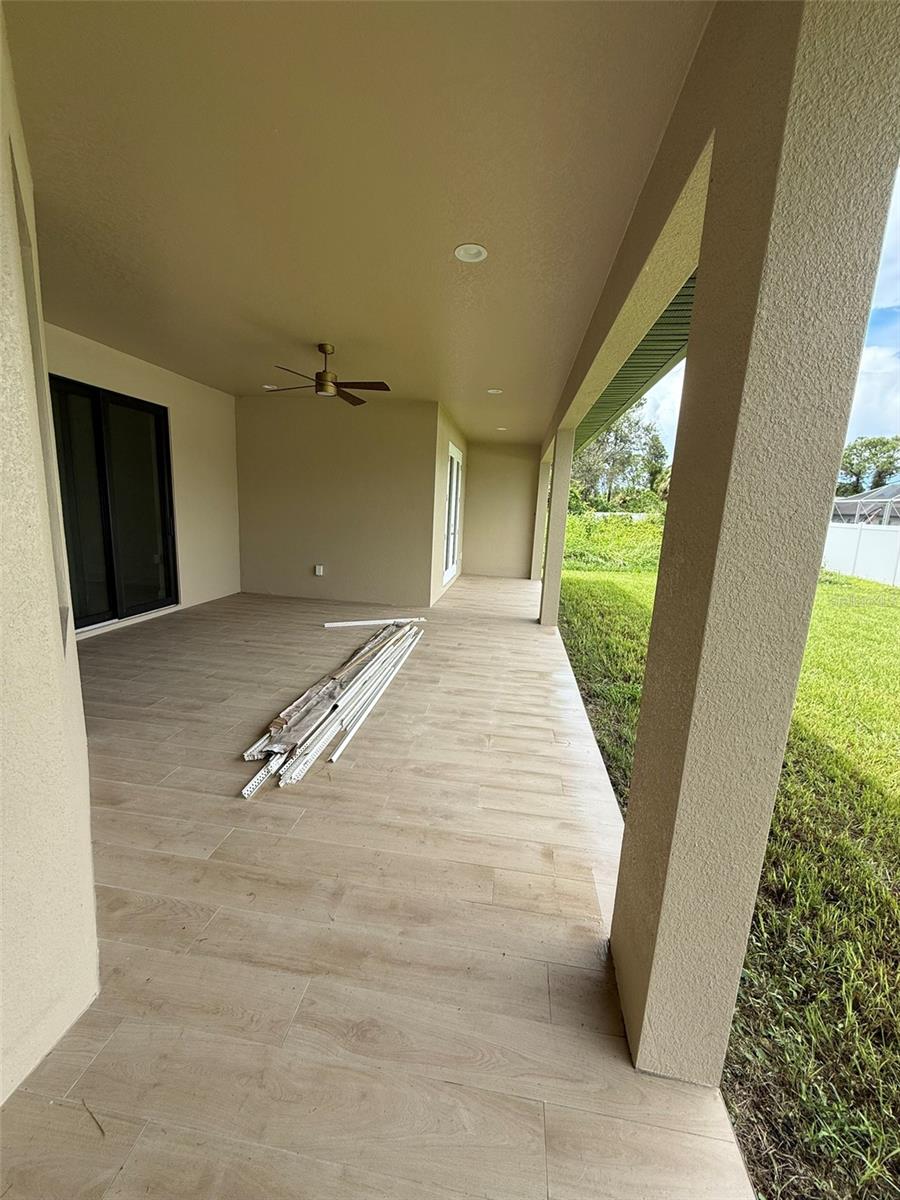 LOT 4 BLK 491 8TH ADD TO PORT CHARLOTTE - Residential